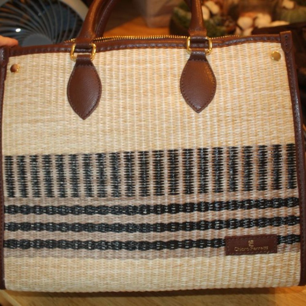 GORGEOUS! CHIARA FERRETTI ITALIAN WOVEN Large crossbody NEW Chiara Ferretti